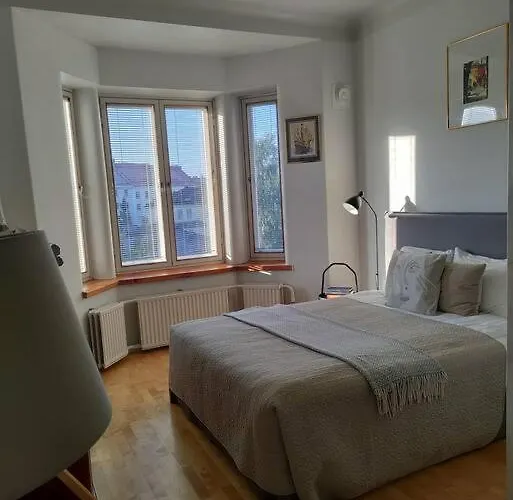 Top-Floor Studio, Near Park & Sea, Great Transit