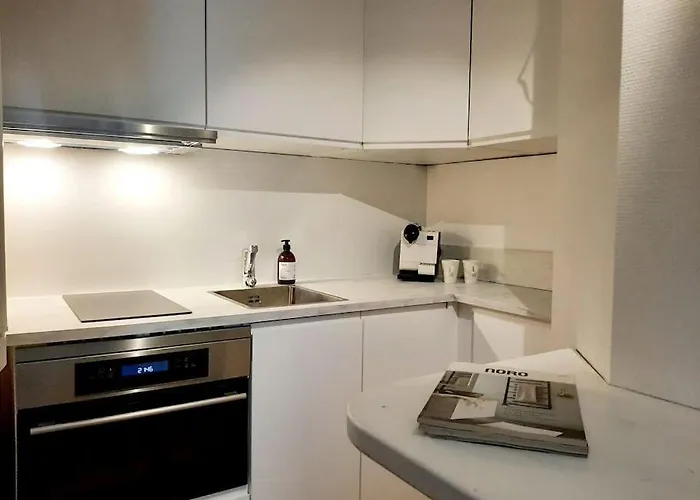 Top-Floor Studio, Near Park & Sea, Great Transit