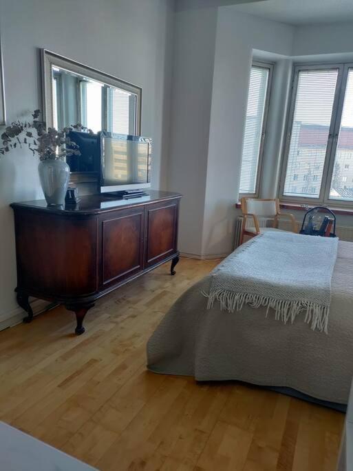 Top-floor Studio, Near Park & Sea, Great Transit Appartement *