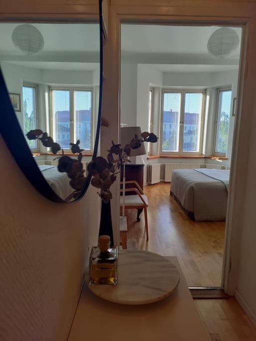 Top-floor Studio, Near Park & Sea, Great Transit Appartement Helsinki