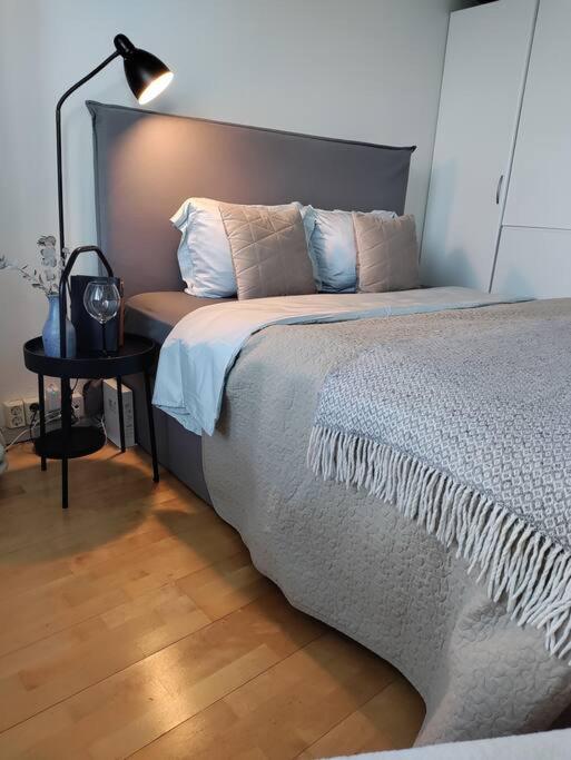 Top-floor Studio, Near Park & Sea, Great Transit *