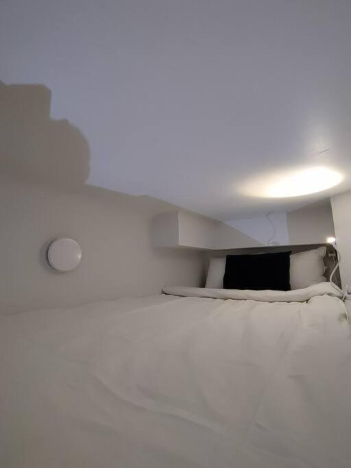Top-floor Studio, Near Park & Sea, Great Transit